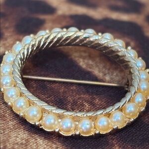 Vintage Gold tone and Pearl Circle Brooch sweater accessory blazer pin stock pin